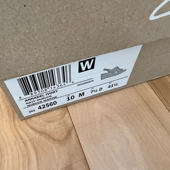 Clarks Annadel Ivory Navy Nubuck Sandals - Picture 6 of 8